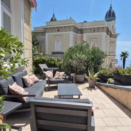 Superior Seaview Apartment