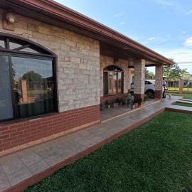 Suite con entrada independiente en Casa Lilian, hotel en Hohenau