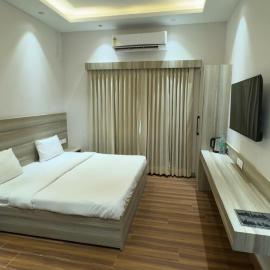 The Aana Hotel Sohna -Gurgaon Road, מלון בגורגאון