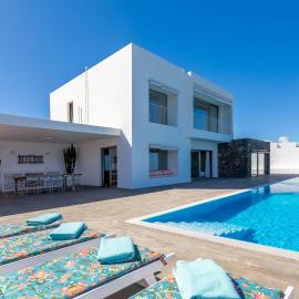 Adult Only Casa Chana - Contemporary villa with Private Pool and Sea Views, hotel u gradu Guatiza