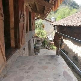 Triệu hoan homestay nhà sàn cổ, hotel i Dam Thuy