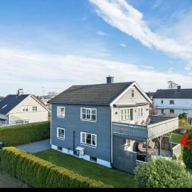 Sjarmerende del av tomannsbolig sentralt i Horten