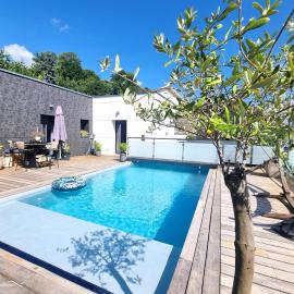 La Velaysienne 5 étoiles piscine,sauna, jacuzzi, hôtel à Le Monteil