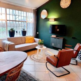 Bungalow de Mees, hotel a Schoonloo
