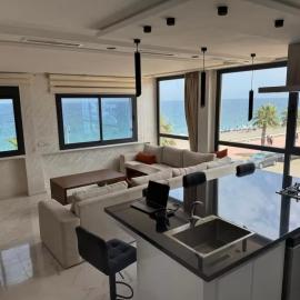 New 2025, Front beach flat, Newly renovated, hotel in Oued Laou