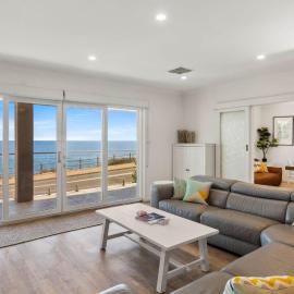 35 Degrees South - Steps to Sand and Shops, hotel in Port Noarlunga