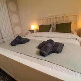 Duplex plein centre - Balcon - Parking - La Défense 10 min, hotel in Sartrouville