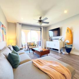 2 bed 2 bath penthouse condo with AC and Ocean Views