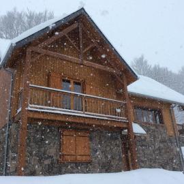 Magnifique chalet à 3km PEYRAGUDES PYRENEES LUCHON, hotel in Gouaux-de-Larboust
