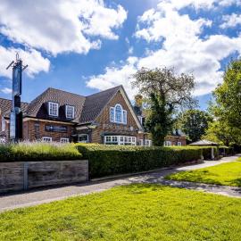 Pear Tree Inn, hotel a Welwyn Garden City
