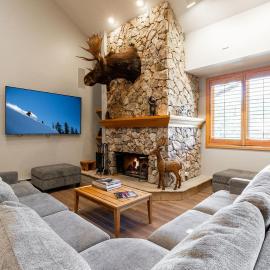 Strawberry Park True Ski In Ski Out by Vail Realty, hotel i Beaver Creek