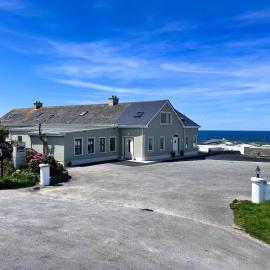 Coach House Lodge, hotel i Lahinch