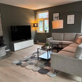 Large central 4 bedroom apartment in Trondheim with a sunny terrace, hotel em Trondheim