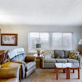 Oceanfront, 2nd-Floor Condo with Balcony, WiFi & Shared Pools/Hot Tub/Tennis, Hotel in Atlantic Beach