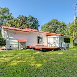 12 Mi to Dtwn Lewes & Beach: Delaware Home w/ Deck, hotel in Georgetown