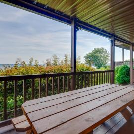 Community Boat Dock: Lake Memphremagog Condo!, hotel a Newport
