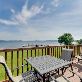 Lake Memphremagog Access: Newport Condo w/ Balcony, hotel a Newport