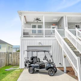 Turtle Cove Beach Retreat GOLF CART Included, hotel in Carolina Beach