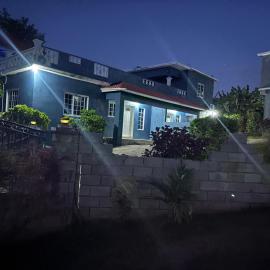 Paradise stay villa #1, hotel a Breadnut Hill