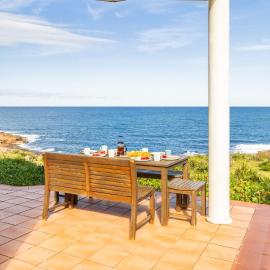 Viesnīca Ocean Views, 4 Ocean Street - Absolute Waterfront Retreat at Fishermans Bay pilsētā Annabeja