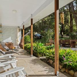 Salt and Stone Modern Pearl Beach Stay 2 Mins to Ocean、パール・ビーチのホテル