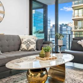 Spacious Central 2BR - Free Parking & Balcony & Pool