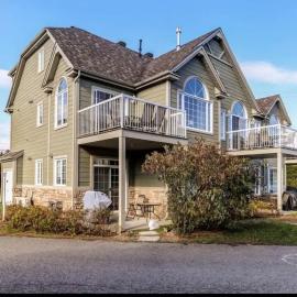 In-ground pool - Spacious condo - Horizons, hôtel à Saint-Sauveur-des-Monts