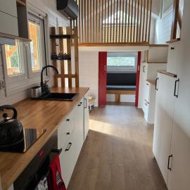 Tiny House Azyl Wolności, hotel en Pozezdrze