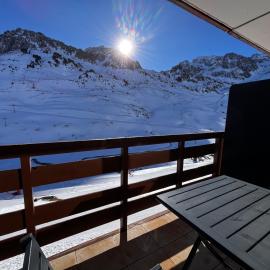 Studios au pied des pistes , La Mongie Tourmalet, balcon plein Sud, hotel in La Mongie