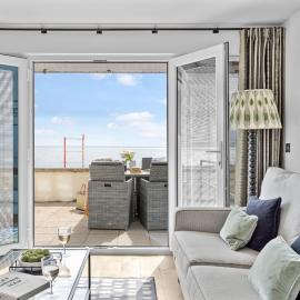 3 At The Beach, Torcross - Family friendly, Sea View, Parking
