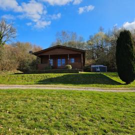 Damsel lodge, Lakeside lodges, hôtel à Dulverton