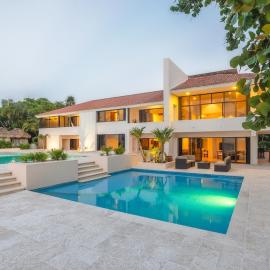 Casa Playa Cozumel - Luxury Beachfront Villa, hotel in Cozumel