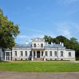 Palac i Loft Ojrzanów, מלון בOjrzanów
