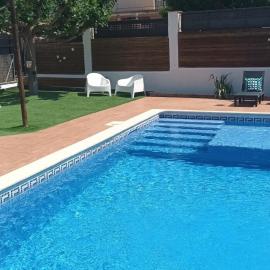 MORERA BLANCA piscina, barbacoa, chill-out、San Mateo de Bagesのホテル
