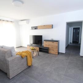 Fly in Apartment, hotel di cilipi