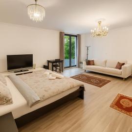 Spacious Suite with Kitchen & Bathtub - KindStay Suites Prague Airport