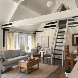 Family Cotswolds Cottage Farm Stay - The Smythy, hotel em Lechlade