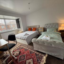 Spacious Home Near City Centre, hotel in Kenton