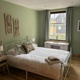 Cosy central hideout, hotel in Ware