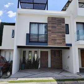 CASA MODERNA y SEMINUEVA EN RESIDENCIAL PRIVADO y TRANQUILO, khách sạn ở Puebla