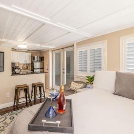 Charming private guest house with pool, hotel di Tempe