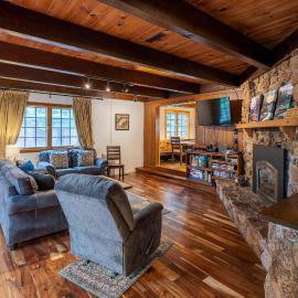 Molly's Treehouse By Hauserman Rentals