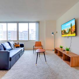 Stylish Crystal City Flat - Pool & Fitness