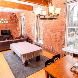 Luxurious Downtown Condo by Georgia St, hotel v destinácii Indianapolis