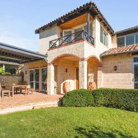 Coastal Retreat-Spacious 4BR Walk to Beach, hotelli kohteessa Perth