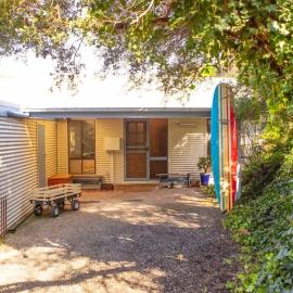 The Sandy Shack Stay 3 Pay 2 Winter Special, Hotel in Sandy Point