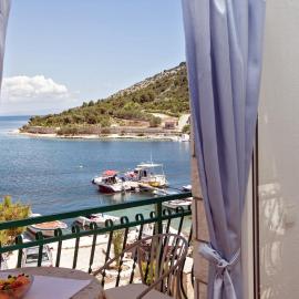 Villa Stana - Beachfront Apartments with Sea View & Free Parking, hotel Vinišćében