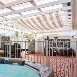 Lazy Daze Beach House, Hotel in Quindalup