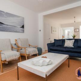 Stylish Coastal 3 Bed Haven - Close to town