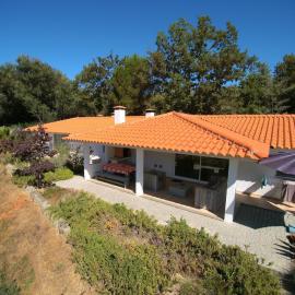 Spacious holiday home on estate near Covas, hotel in Covas